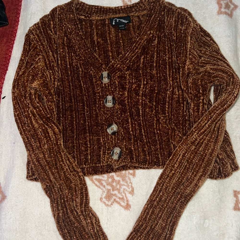 Target Art- Class cropped long sleeve shirt
